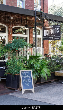 SAVANNAH, Georgia - Dezember 5, 2015: Savannah ist die älteste Stadt in Georgien. Von der historischen Architektur und Parks zu den Stränden von Tybee, Savann Stockfoto