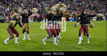 Landover, MD, USA. 30 Dez, 2018. Washington Redskins Cheerleader während einer NFL Football Spiel zwischen den Washington Redskins und die Philadelphia Eagles am FedEx Feld in Landover, Md. Justin Cooper/CSM/Alamy leben Nachrichten Stockfoto