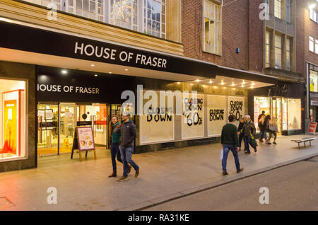 Exeter, Devon, Großbritannien. 30 Dez, 2018. Die House of Fraser Kaufhaus am Exeter in Devon, das im Januar 2018 schließen. Der Store ist anzeigen Schließung Zeichen und hat einen Verkauf mit 60% Rabatt. Foto: Graham Jagd-/Alamy leben Nachrichten Stockfoto