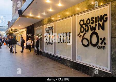 Exeter, Devon, Großbritannien. 30 Dez, 2018. Die House of Fraser Kaufhaus am Exeter in Devon, das im Januar 2018 schließen. Der Store ist anzeigen Schließung Zeichen und hat einen Verkauf mit 60% Rabatt. Foto: Graham Jagd-/Alamy leben Nachrichten Stockfoto