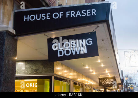 Exeter, Devon, Großbritannien. 30 Dez, 2018. Die House of Fraser Kaufhaus am Exeter in Devon, das im Januar 2018 schließen. Der Store ist anzeigen Schließung Zeichen und hat einen Verkauf mit 60% Rabatt. Foto: Graham Jagd-/Alamy leben Nachrichten Stockfoto