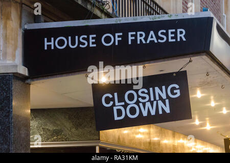 Exeter, Devon, Großbritannien. 30 Dez, 2018. Die House of Fraser Kaufhaus am Exeter in Devon, das im Januar 2018 schließen. Der Store ist anzeigen Schließung Zeichen und hat einen Verkauf mit 60% Rabatt. Foto: Graham Jagd-/Alamy leben Nachrichten Stockfoto