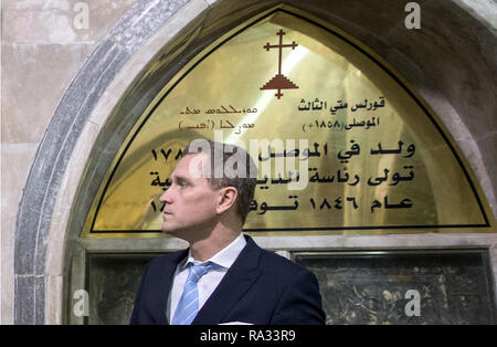 19. Dezember 2018, im Irak, in Mossul: Petr Bystron, Mitglied des Bundestages der AfD parlamentarische Gruppe, steht am Rande der Besuch des deutschen Aussenministers Maas zu Mor Mattai Kloster auf dem Berg Dschabal Alfaf in der Nähe von Bartella und Mossul im Nordirak. Mor Mattai Kloster ist eines der ältesten christlichen Klöster der Welt. In 363 gegründete Kloster wird derzeit von der Syrisch-orthodoxen Kirche gepflegt. Seit dem Ausbruch der Krise im Irak im Jahr 2014, den Islamischen Staat (IST) Hat das Kloster bedroht. Nur ein paar Kilometer vom Kloster lief der Front, whi Stockfoto