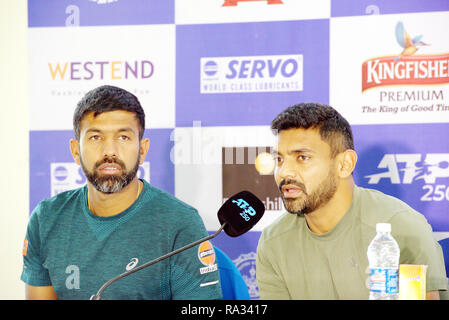 Pune, Indien. 31. Dezember 2018. Rohan Bopanna und Divij Sharan, sowohl von Indien, sprechen Sie mit der Presse über die Eröffnungs-Tag der Tata Open Maharashtra ATP Tennis Turnier in Pune, Indien. Credit: karunesh Johri/Alamy leben Nachrichten Stockfoto