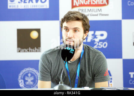 Pune, Indien. 31. Dezember 2018. Gilles Simon von Frankreich spricht mit der Presse über die Eröffnungs-Tag der Tata Open Maharashtra ATP Tennis Turnier in Pune, Indien. Credit: karunesh Johri/Alamy leben Nachrichten Stockfoto