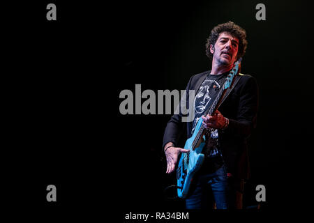 Rom, Italien. 30 Dez, 2018. Max Gazze' führt live auf der Bühne sein "Favola d'Adamo Eva' Tour 2018 im Auditorium Parco della Musica am 30. Dezember 2018 Ed. Credit: Giuseppe Maffia/Alamy leben Nachrichten Stockfoto