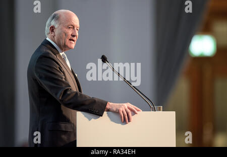 Hamburg, Deutschland. 31 Dez, 2018. Gunter Mengers, Vorsitzende der Versammlung einer ehrbaren Kaufmann (VEEK), spricht bei der Eröffnung der Veranstaltung in der Handelskammer Hamburg. Quelle: Axel Heimken/dpa/Alamy leben Nachrichten Stockfoto