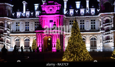 Waddesdon Manor, Buckinghamshire, Großbritannien. Weihnachten Karneval Illuminationen an Silvester 2018. Weihnachten zeigt und leichten Wanderwegen bis 2. Januar. Credit: Susie Kearley/Alamy leben Nachrichten Stockfoto