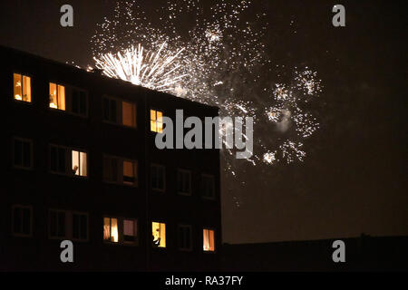 Kopenhagen, Dänemark. 1. Januar 2019. Neues Jahr 2019 clebration wih Fire Works in der dänischen Hauptstadt Kopenhagen Kastrup Dänemark. (Foto.. Franz Joseph Dean/Deanpictures. Credit: Francis Joseph Dean/Deanpictures/Alamy leben Nachrichten Stockfoto