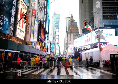 New York, USA. 31. Dez 2018. Der Times Square New Year's Eve ball bereit für 2019 Credit: Itzik Roytman/Alamy leben Nachrichten Stockfoto