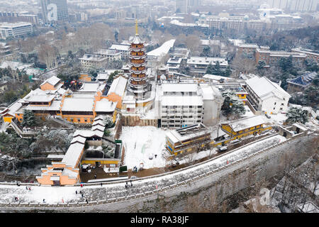 Nanjing, Nanjing, China. 1 Jan, 2019. Nanjing, China - schweren Schnee hits Nanjing in der Provinz Jiangsu. Credit: SIPA Asien/ZUMA Draht/Alamy leben Nachrichten Stockfoto