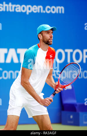 Pune, Indien. 1. Januar 2019. Ivo Karlovic von Kroatien in Aktion in der ersten Runde der Konkurrenz singles bei Tata Open Maharashtra ATP Tennis Turnier in Pune, Indien. Credit: karunesh Johri/Alamy leben Nachrichten Stockfoto