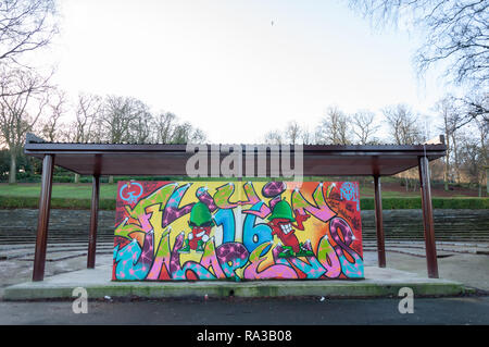 Glasgow, Schottland, Großbritannien. 1. Januar, 2019. Ein wandbild an der Wand der Musikpavillon an der Queen's Park Arena. Credit: Skully/Alamy leben Nachrichten Stockfoto