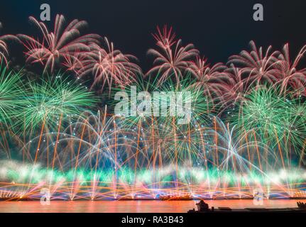 London, Großbritannien. Januar 2019. Der Bürgermeister von Londons Neujahrsfeuerwerk zeigt 2019 Kredit: Stewart Marsden/Alamy Live News Stockfoto