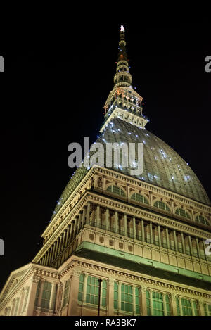 Foto LaPresse/Alberto Gandolfo 01-01-2019 Turin (Italia) Cronaca &#x2028; La Mole Antonelliana si Illumina di bollicine "Farbe" pro Capodanno nella Foto: &#xa0; Mole Antonelliana &#x2028;&#x2028; Foto LaPresse/Alberto Gandolfo Januar 1, 2019, Turin (Italien) News &#x2028; Licht auf der Mole Antonelliana für das Neue Jahr Nacht in der Pic: Mole Antonelliana Stockfoto