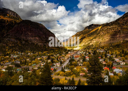 Mit Blick auf den Colorado Mountain Stadt Ouray Stockfoto