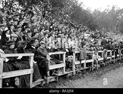 Historische College Football Games: Zuschauer, die Georgetown University gegen Carlisle Ca. 1912 Stockfoto