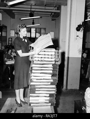 Es Weihnachten eele' Rush hits Büro der Gravur und Druck. Washington, D.C., 8. In Erwartung eines ungewöhnlichen's Christmas eele' Rush, die US-Büro der Gravur und Druck ist nun die 9,870,000 Likör Briefmarken jeden Tag. 11/8/1939 Stockfoto