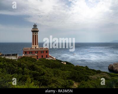 Leuchtturm Faro Di Punta Carena, Capri, Golf von Neapel, Kampanien, Italien Stockfoto