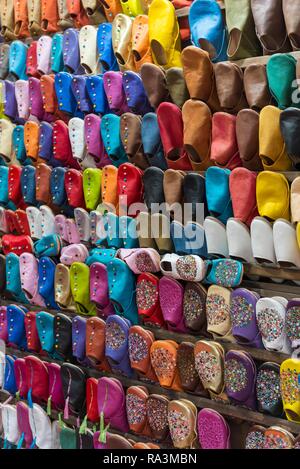 Traditionelle marokkanische Hausschuhe, babouches, in Marrakech, Marrakesch, Marokko Stockfoto