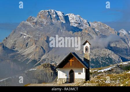 Kapelle Cappella degli Alpini, Wanderweg 101 Drei Zinnen, Sextner Dolomiten, Südtirol Alto-Adige, Italien Stockfoto