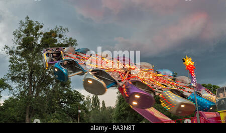 Schnell bewegten Kreisverkehr im Vergnügungspark closeup Stockfoto