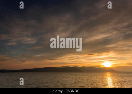 Sonnenuntergang über der Küste von Nordwales von Llandudno West Shore Stockfoto