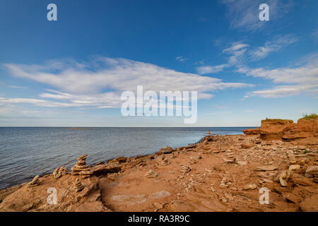 Steiniger Strand auf Prince Edward Island, in der Nähe von North Cape. Stockfoto