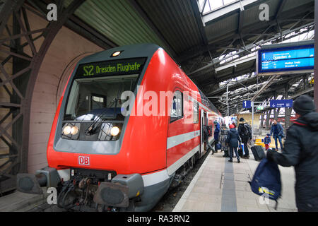 Dresden: Bahnhof Dresden-Neustadt, S-Bahn zum Flughafen, Sachsen, Sachsen, Deutschland Stockfoto