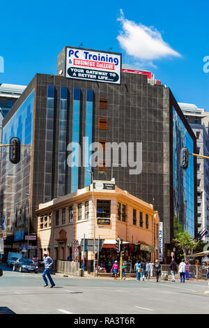 Johannesburg, Südafrika - 17. Oktober 2012: Gebäude und Straßen von Johannesburg Stockfoto