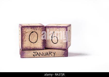 Wooden Block Ewiger Kalender angezeigt. Januar 6. Stockfoto