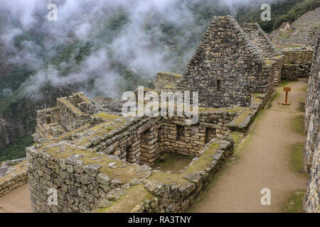 Machu Picchu in einer starken Nebel, verlorene Stadt der Inkas, Peru, Südamerika Stockfoto