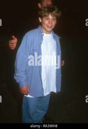 WESTWOOD, CA - 8. JULI: Schauspieler Jason James Richter nimmt Weltpremiere von Columbia Pictures'', die in der Linie der Brand" am 8. Juli 1993 bei Mann Dorf Theater in Westwood, Kalifornien. Foto von Barry King/Alamy Stock Foto Stockfoto