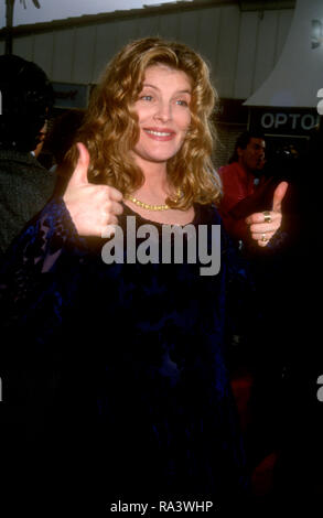 WESTWOOD, CA - 8. JULI: Schauspielerin Rene Russo besucht Weltpremiere von Columbia Pictures'', die in der Linie der Brand" am 8. Juli 1993 bei Mann Dorf Theater in Westwood, Kalifornien. Foto von Barry King/Alamy Stock Foto Stockfoto