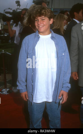 WESTWOOD, CA - 8. JULI: Schauspieler Jason James Richter nimmt Weltpremiere von Columbia Pictures'', die in der Linie der Brand" am 8. Juli 1993 bei Mann Dorf Theater in Westwood, Kalifornien. Foto von Barry King/Alamy Stock Foto Stockfoto