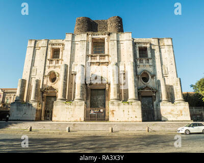 San Nicolo L'Arena Kirche in Piazza Dante Alighieri, Stadt Catania, Sizilien, Italien Stockfoto