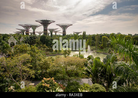 Singapur - Dezember 2018: Luftaufnahme des botanischen Garten, Gärten an der Bucht, in Singapur. Stockfoto