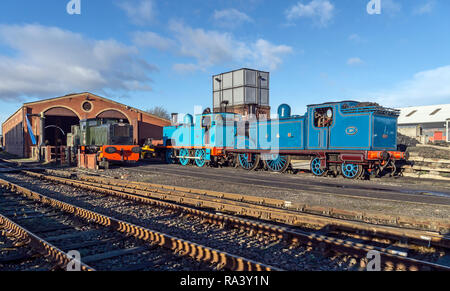 Ehemalige Caledonian Railway Dampflokomotive 419 und coltness Nr. 1 für Black Bun specials auf Bo'ness & Kinneil Railway Bo'ness Schottland Großbritannien vorbereitet wird. Stockfoto