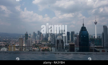 Blick über Kuala Lumpur, Malaysia mit dunstigen Himmel Stockfoto