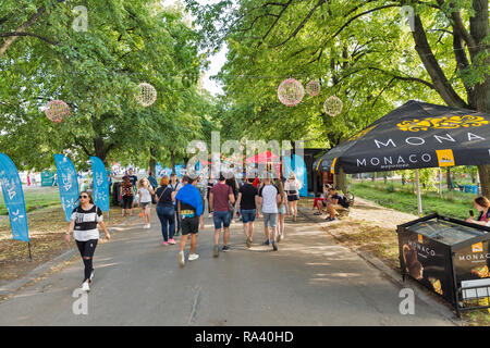 Kiew, Ukraine - Juli 07, 2018: die Menschen besuchen Atlas Wochenende Festival in nationalen Expocentre. Die Atlas-Wochenende ist eine beliebte jährliche moderne Musik und Kunst Stockfoto