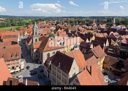 Blick vom Turm der Kathedrale im historischen Zentrum, Dinkelsbühl, Mittelfranken, Bayern, Deutschland Stockfoto
