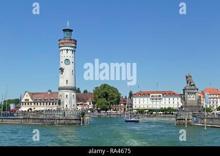 Hafeneinfahrt mit Leuchtturm, Lindau, Bodensee, Bayern, Deutschland Stockfoto