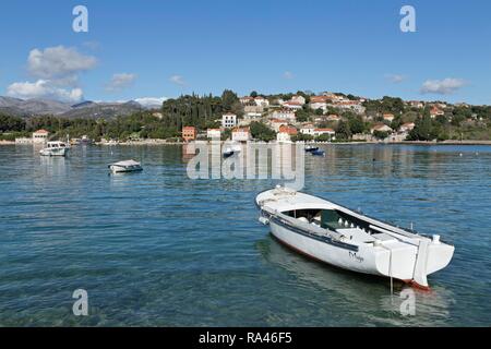 Boote, Küstenstadt Donje Celo, Kolocep Insel, Elaphiten, Dalmatien, Kroatien Stockfoto