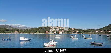 Boote, Küstenstadt Donje Celo, Kolocep Insel, Elaphiten, Dalmatien, Kroatien Stockfoto