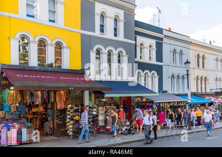 Die Geschäfte in der Portobello Road an der Portobello Road Market, Notting Hill, London, Vereinigtes Königreich Stockfoto