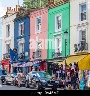 Die Geschäfte in der Portobello Road an der Portobello Road Market, Notting Hill, London, Vereinigtes Königreich Stockfoto