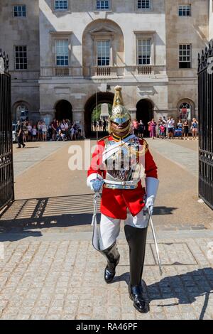 Soldaten des Regiments, die Household Cavalry Regiment montiert, die wachablösung vor der Horse Guard Stockfoto