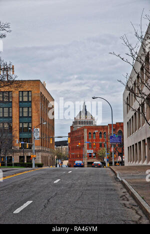 Anzeigen von Rochester NY City Street mit den ikonischen Kodak Gebäude im Hintergrund Stockfoto