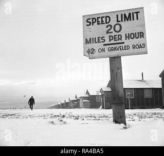 1/29/1943 - Tule Lake Relocation Center, Newell, Kalifornien. Anzeigen von Kasernen nach Osten, nach der Pause. Stockfoto