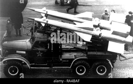 1977 - eine Ansicht von der linken Seite von zwei auf ein Fahrzeug montiert Sowjetischen SA-3 Goa Boden-Luft-Raketen. Stockfoto
